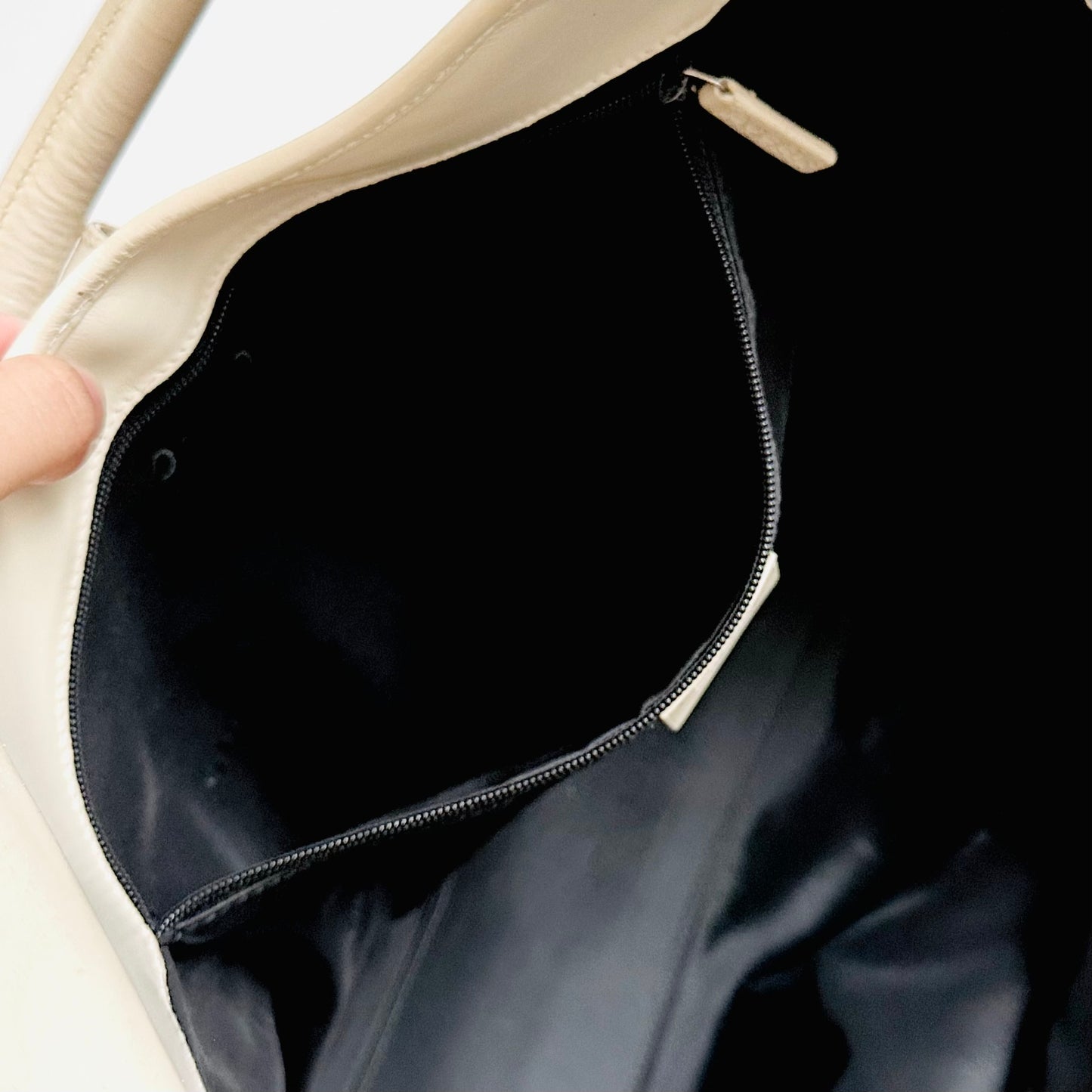 Gucci Jackie Black / White Bicolour Logo Shoulder Hobo Bag