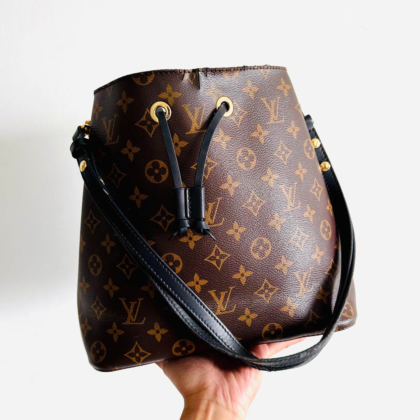 Louis Vuitton LV Neonoe MM Classic Bucket Monogram Logo Black GHW Shoulder Sling Bag