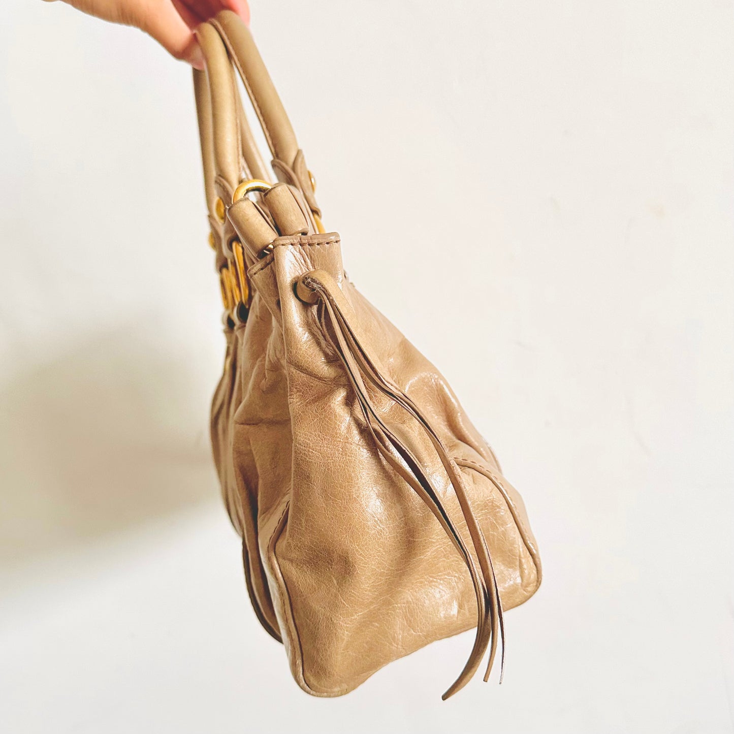 Miu Miu Beige GHW Vitello Lux Classic Logo 2-Way Shopper Shoulder Sling Tote Bag
