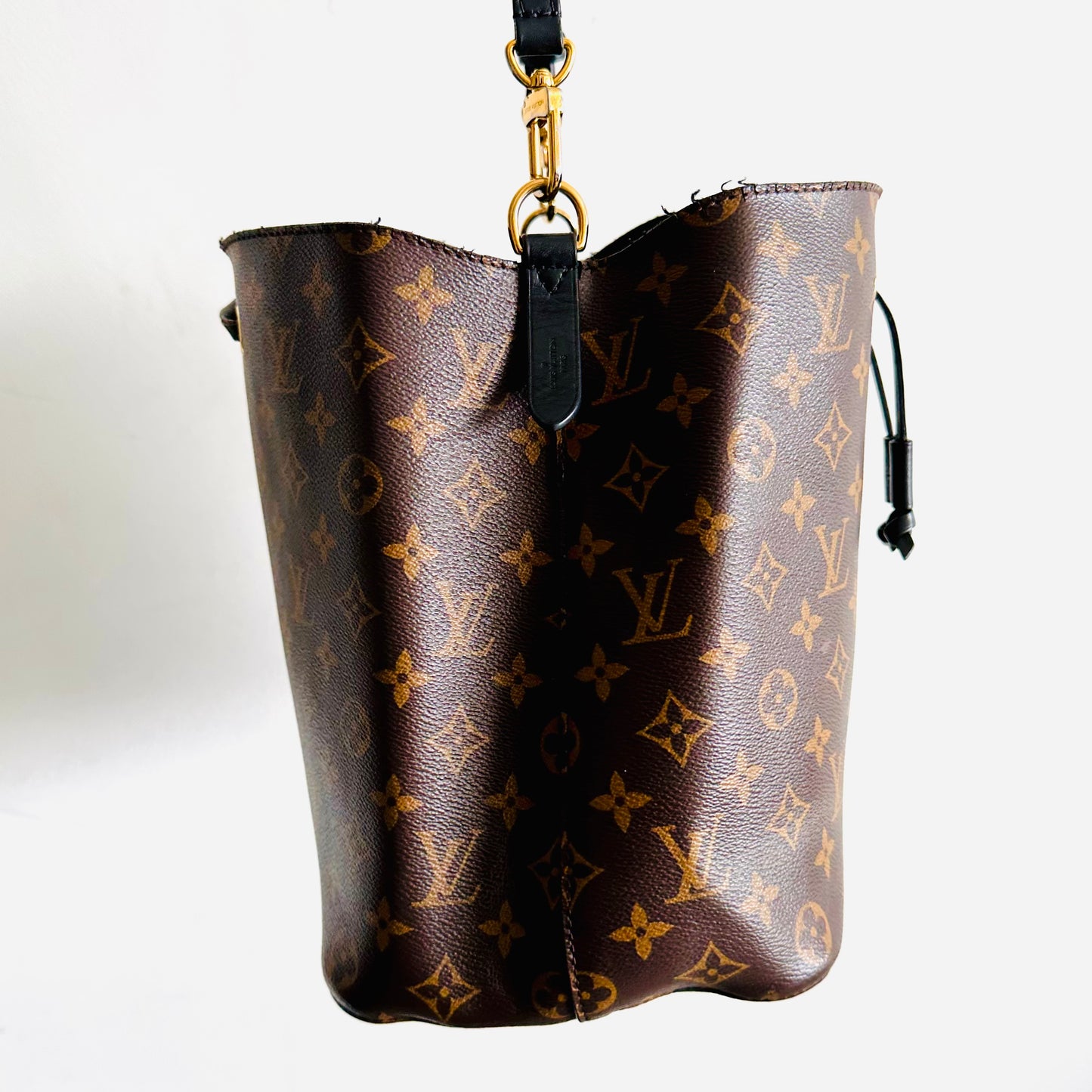 Louis Vuitton LV Neonoe MM Classic Bucket Monogram Logo Black GHW Shoulder Sling Bag