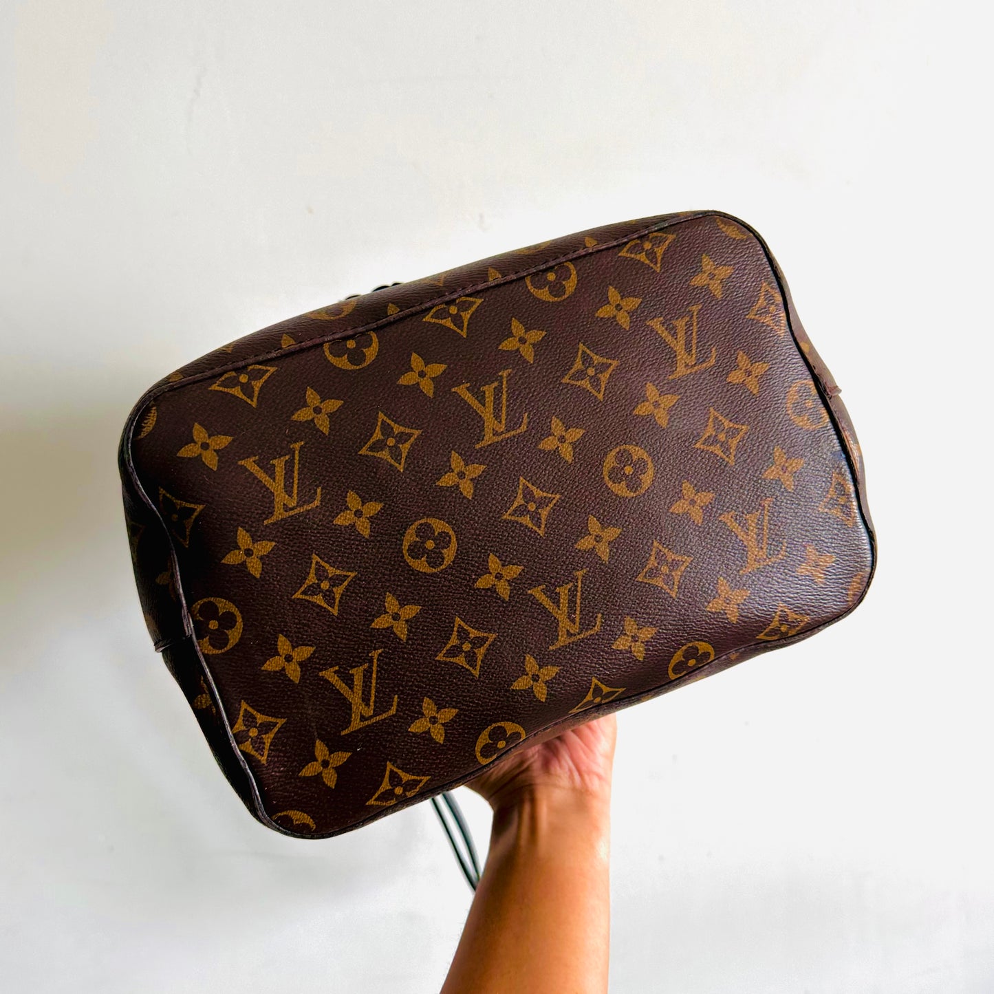 Louis Vuitton LV Neonoe MM Classic Bucket Monogram Logo Black GHW Shoulder Sling Bag