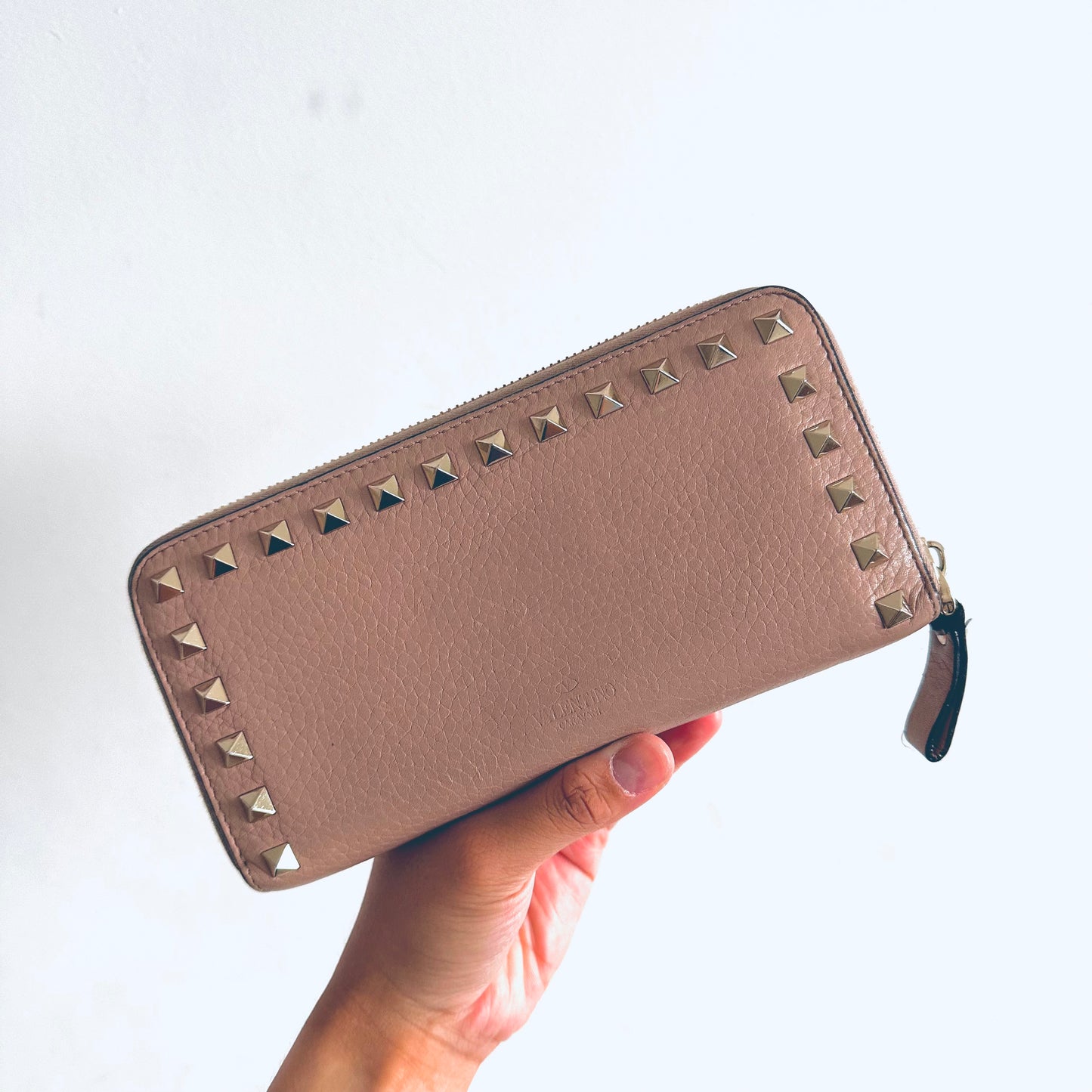 Valentino Garavani Mauve Pink GHW Logo Rockstud Studs Zip Around Continental Zippy Long Wallet