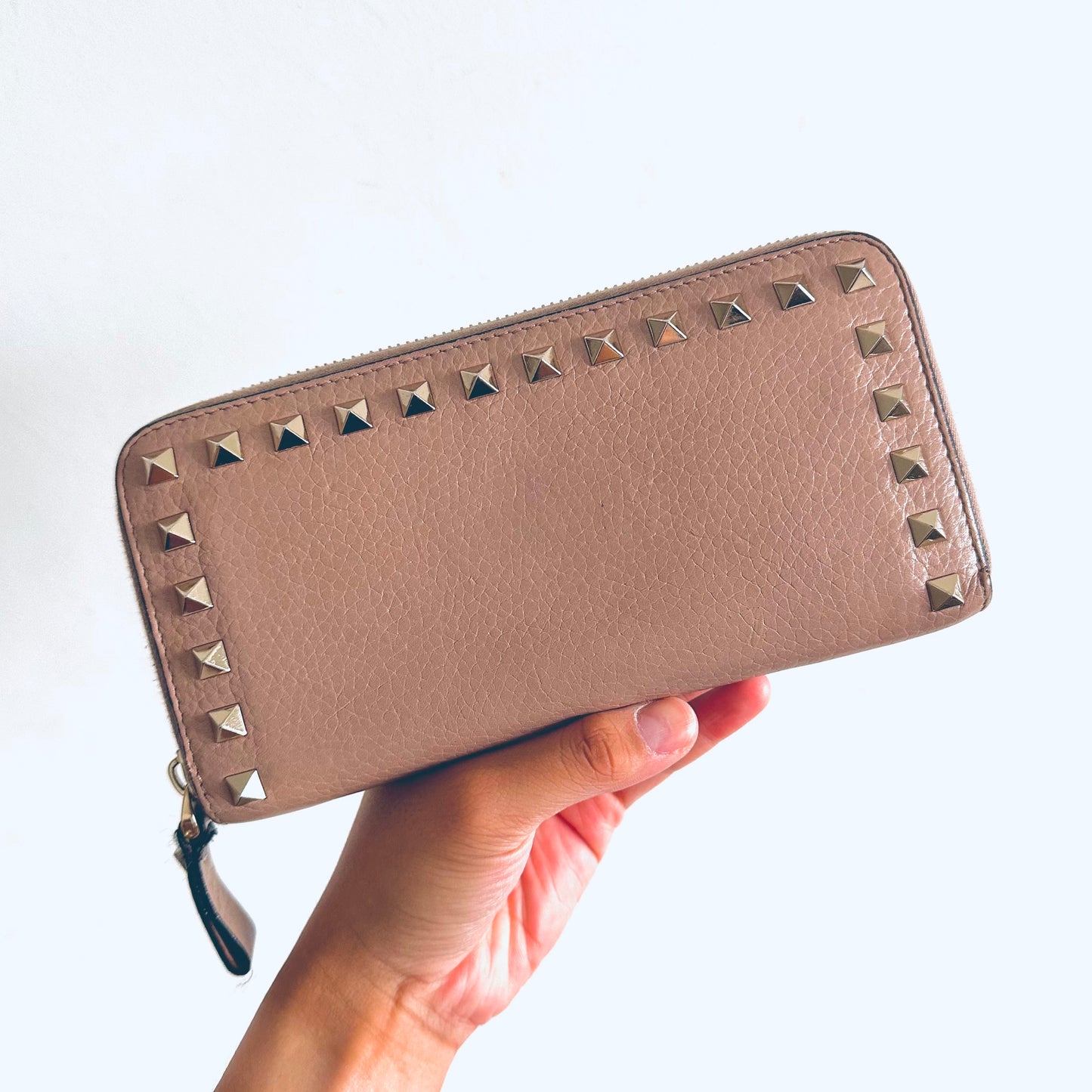 Valentino Garavani Mauve Pink GHW Logo Rockstud Studs Zip Around Continental Zippy Long Wallet