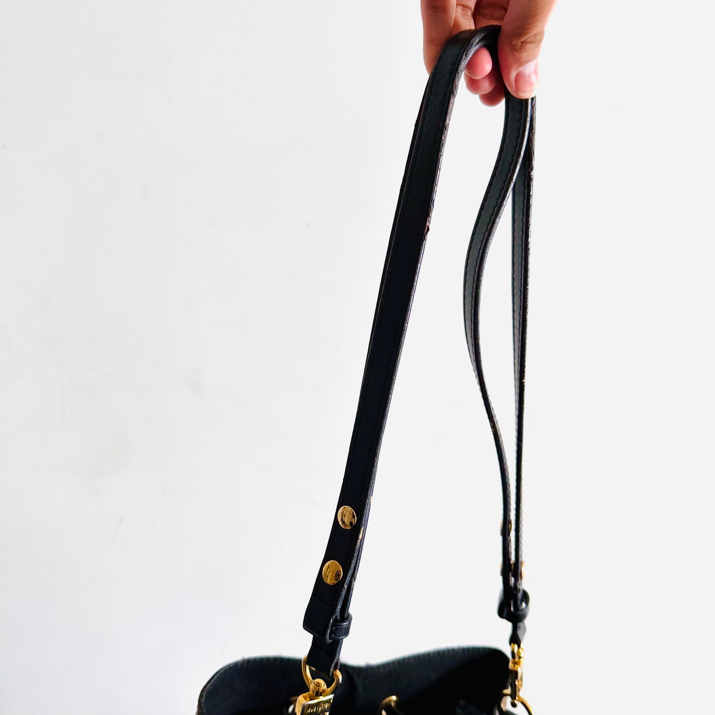 Louis Vuitton LV Neonoe MM Classic Bucket Monogram Logo Black GHW Shoulder Sling Bag