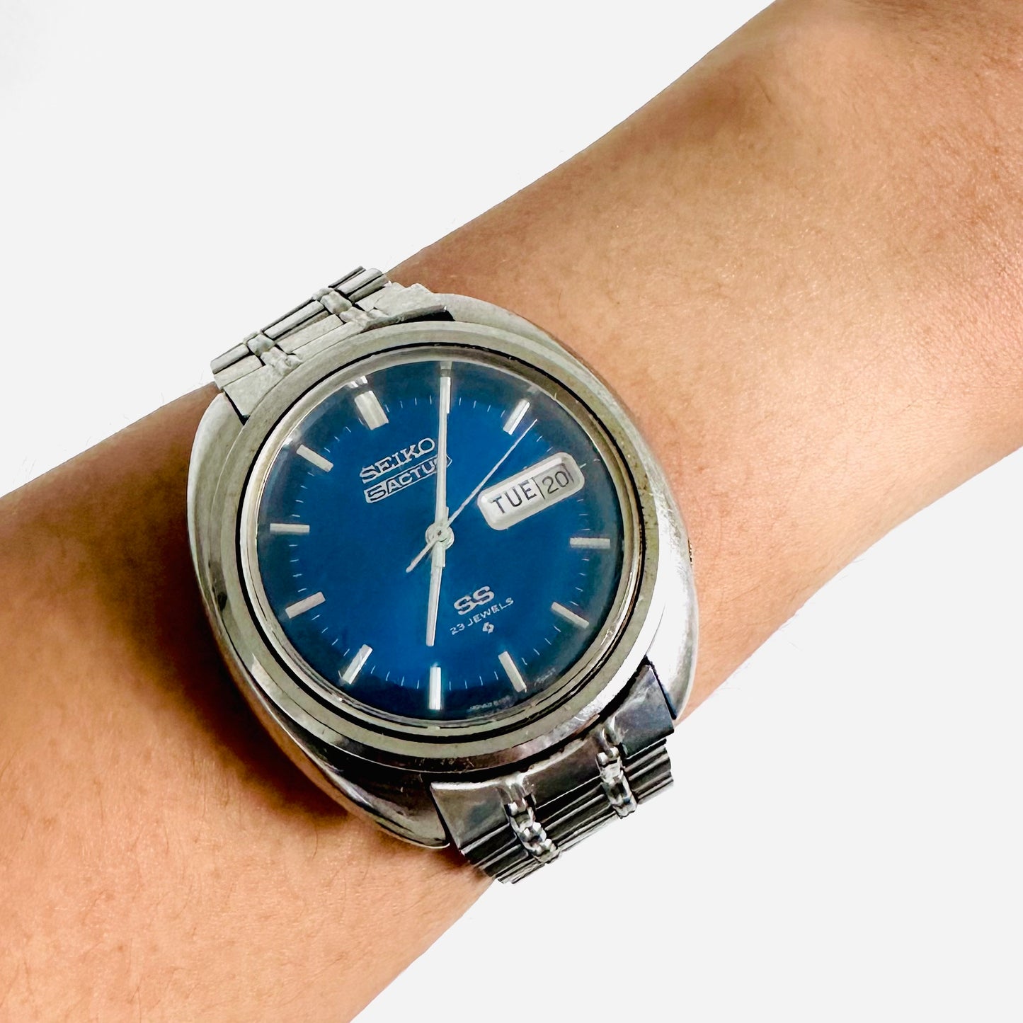 Seiko Men’s 5 Actus 6106-7470 Day Date Blue Dial Stainless Steel SS 21 Jewels Quartz 38MM Watch