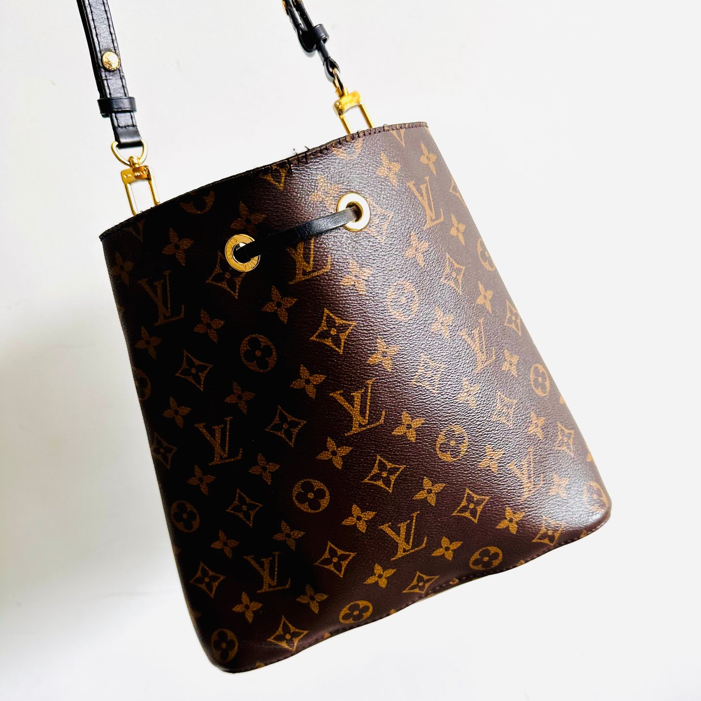 Louis Vuitton LV Neonoe MM Classic Bucket Monogram Logo Black GHW Shoulder Sling Bag