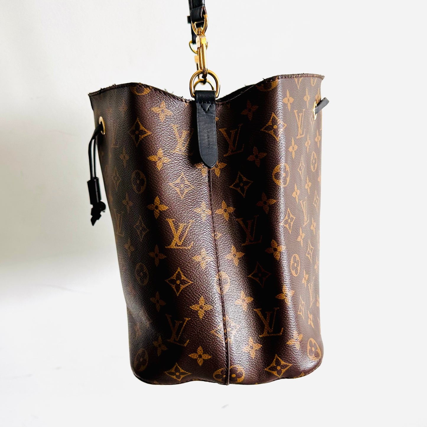 Louis Vuitton LV Neonoe MM Classic Bucket Monogram Logo Black GHW Shoulder Sling Bag