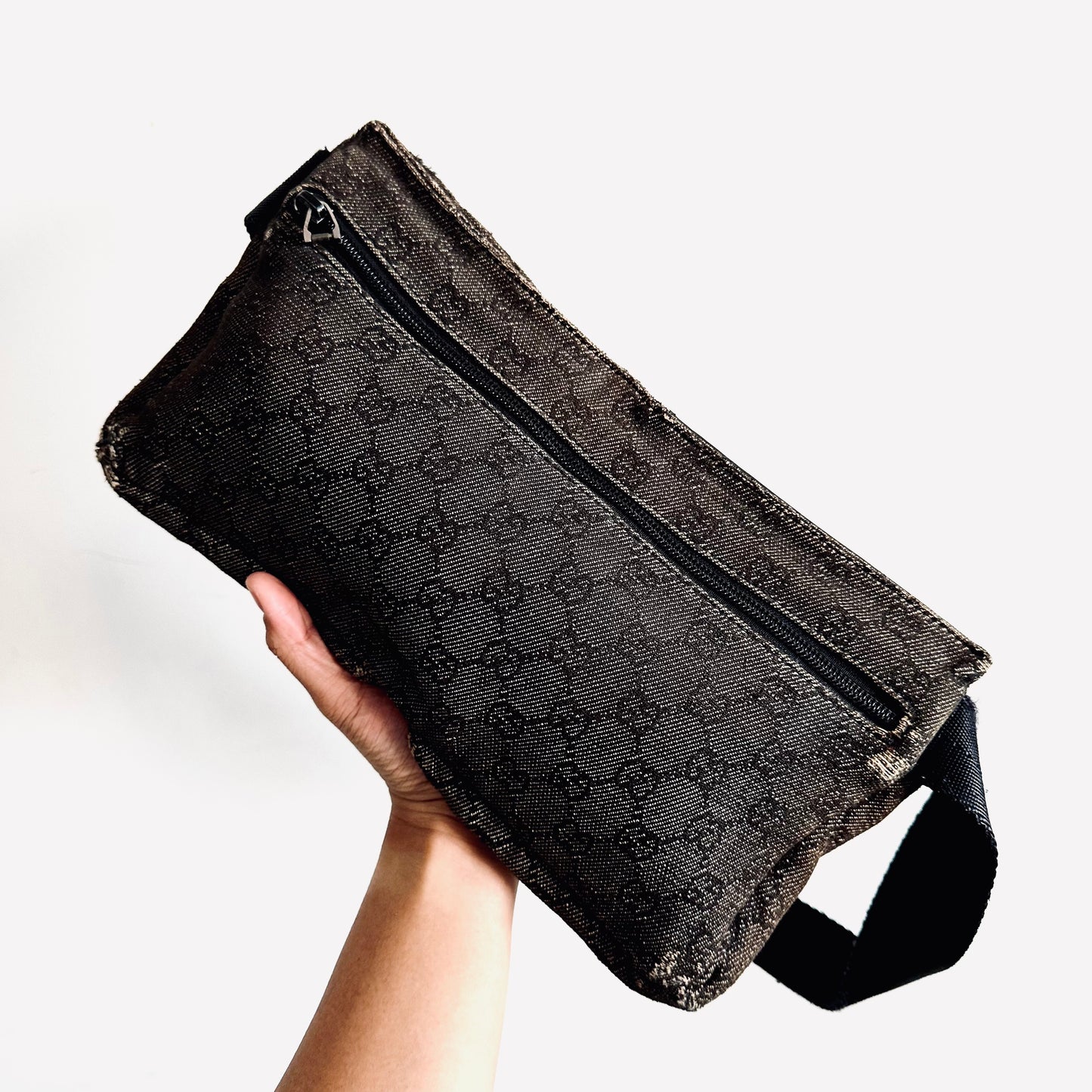 Gucci Black / Dark Brown Sherry GG Monogram Logo Belt Shoulder Sling Bag