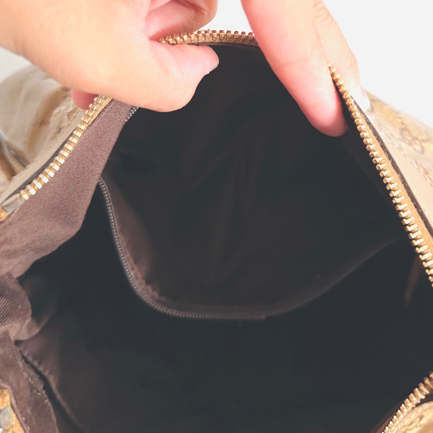 Gucci Abbey Dark Brown Beige GG Monogram Logo Hobo Baguette Shoulder Bag