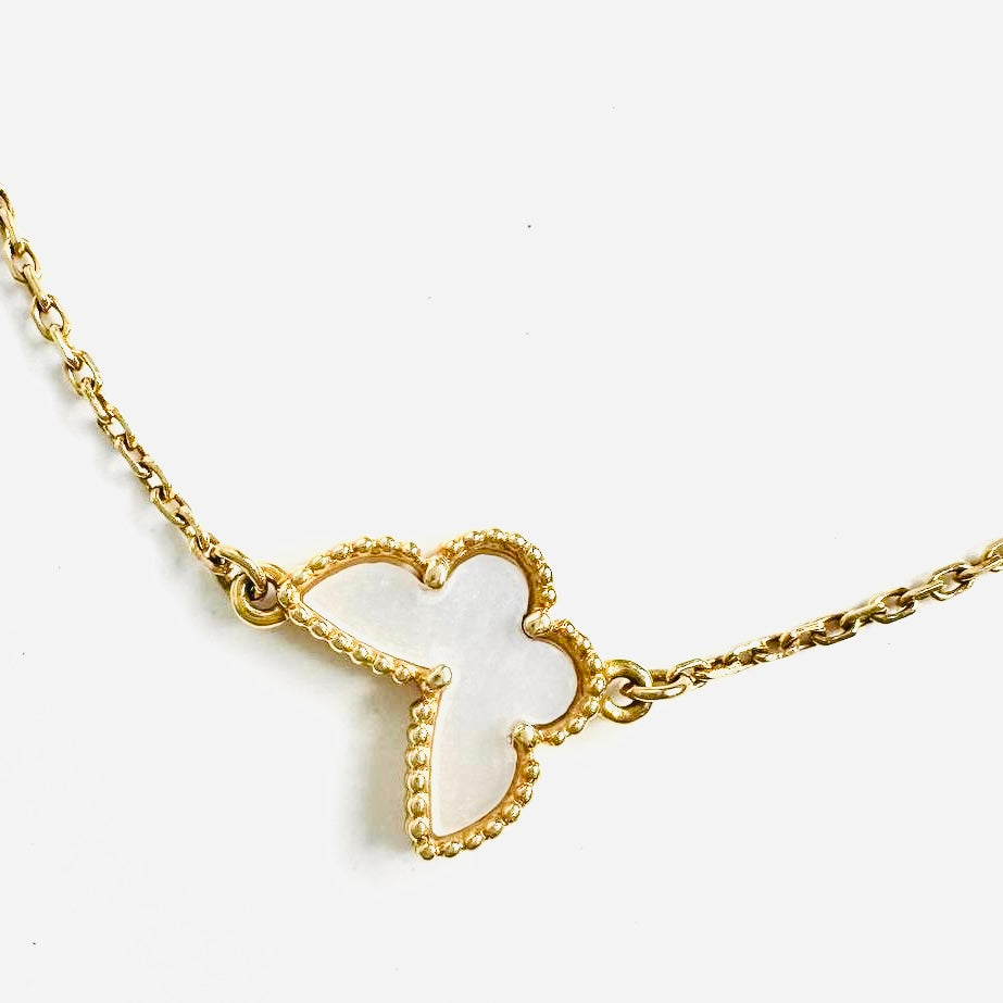 Van Cleef & Arpels VCA Sweet Butterfly / Butterflies Motif MOP Mother Of Pearl 18K Yellow Gold YG Monogram Logo Chain Bracelet