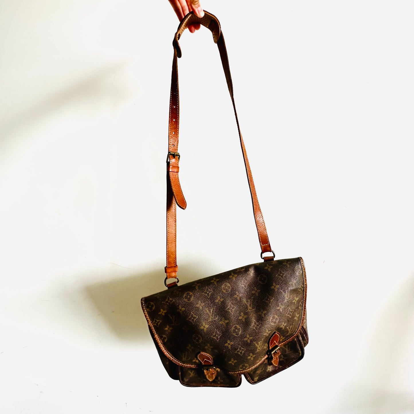 Louis Vuitton LV Sac Bazas Gibeciere Monogram Logo GHW Flap Vintage Shoulder Sling Bag