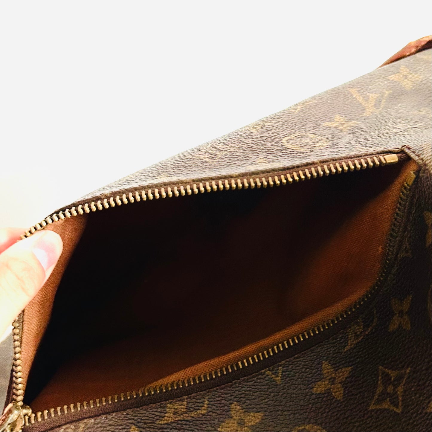 Louis Vuitton LV Sac Bazas Gibeciere Monogram Logo GHW Flap Vintage Shoulder Sling Bag