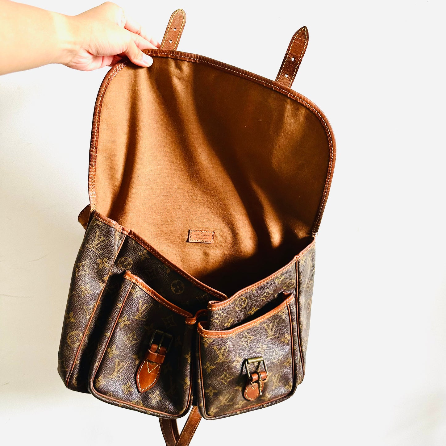 Louis Vuitton LV Sac Bazas Gibeciere Monogram Logo GHW Flap Vintage Shoulder Sling Bag