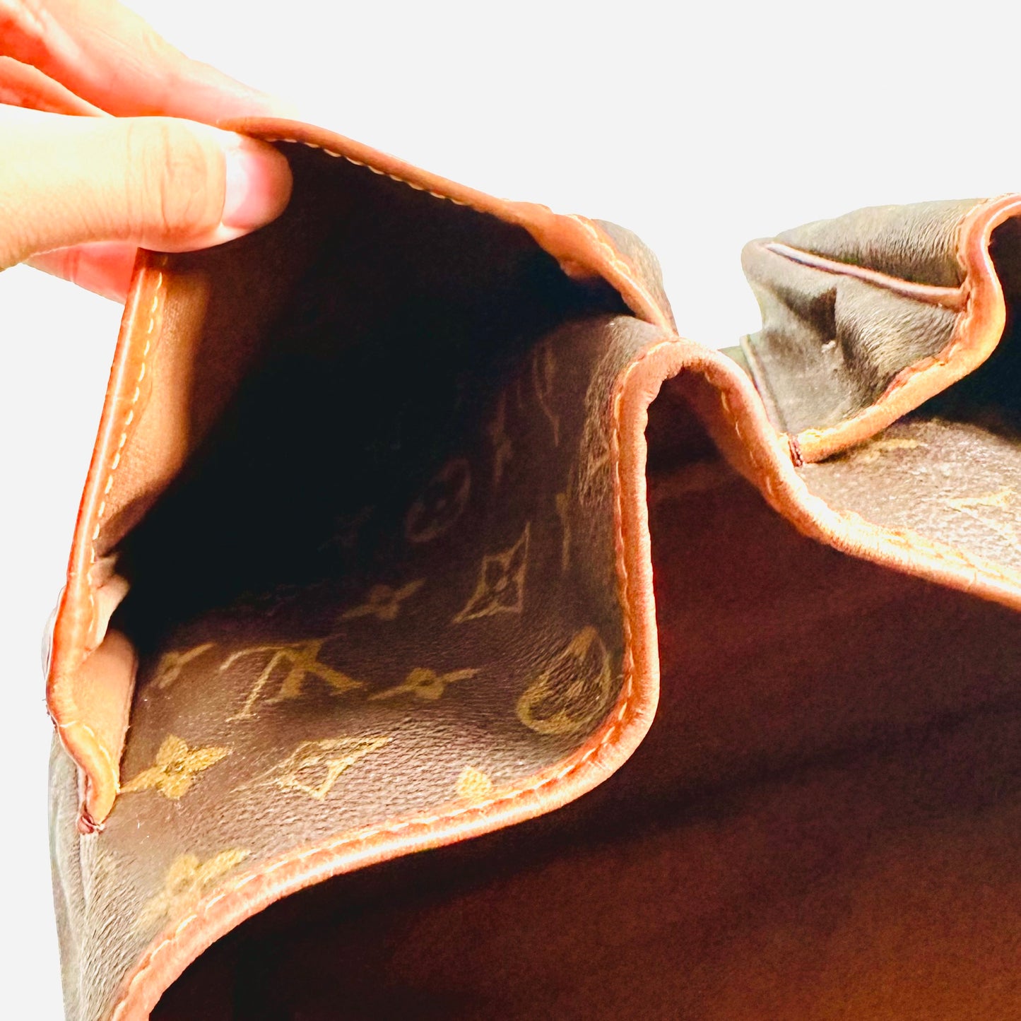 Louis Vuitton LV Sac Bazas Gibeciere Monogram Logo GHW Flap Vintage Shoulder Sling Bag