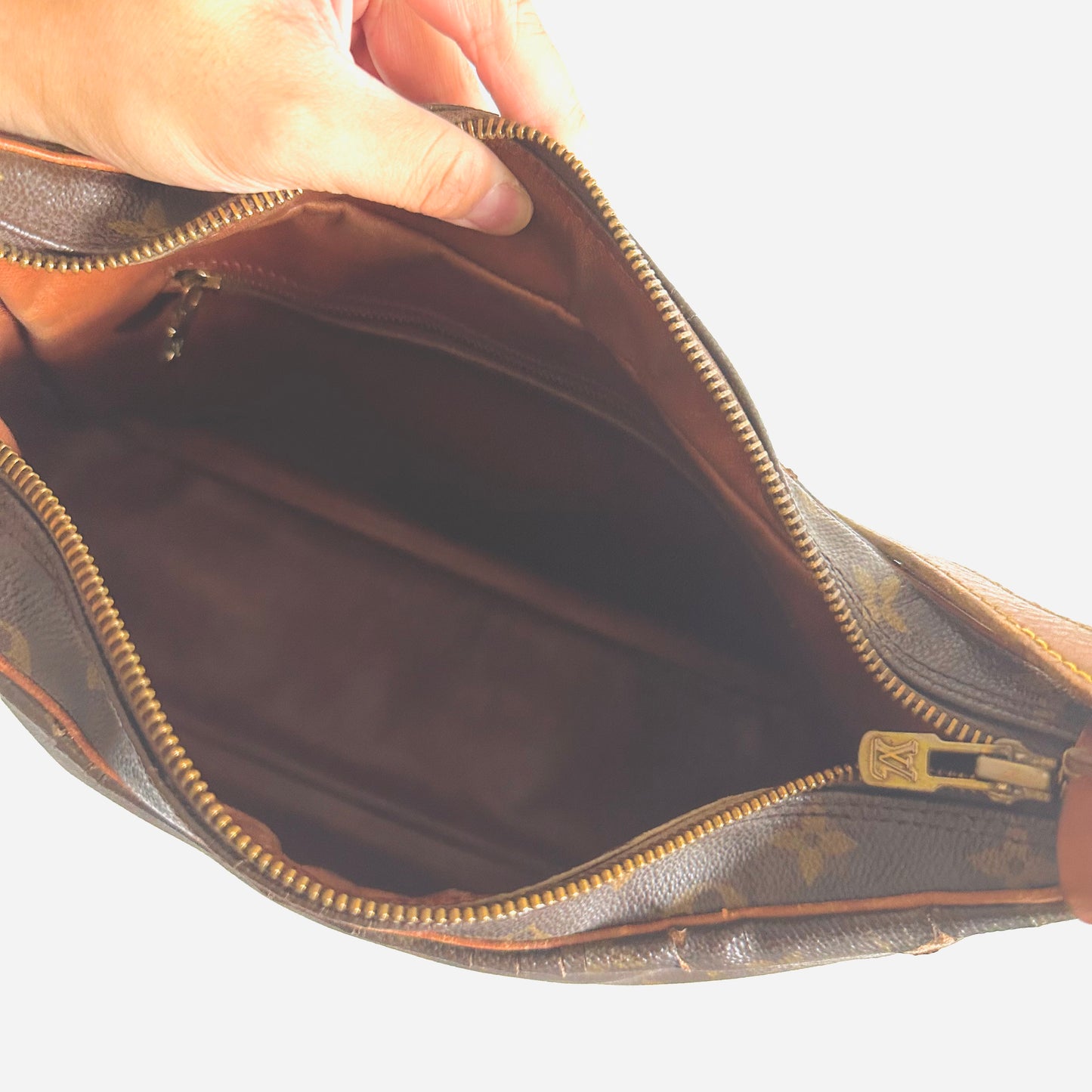 Louis Vuitton LV Boulogne Monogram Logo GHW Vintage Baguette Hobo Shoulder Sling Bag