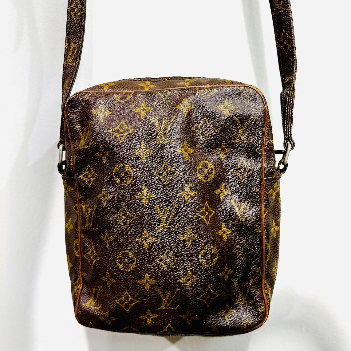 Louis Vuitton LV Danube Monogram Logo GHW Vintage Camera Messenger Shoulder Sling Bag
