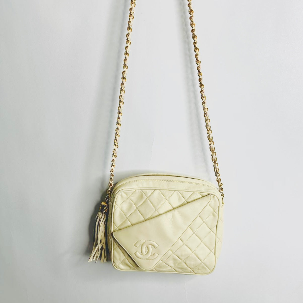 Chanel Cream Beige White GHW Quilted Lambskin CC Monogram Logo Tassel Fringe Vintage Flap Zip Camera Chain Shoulder Sling Bag 1s