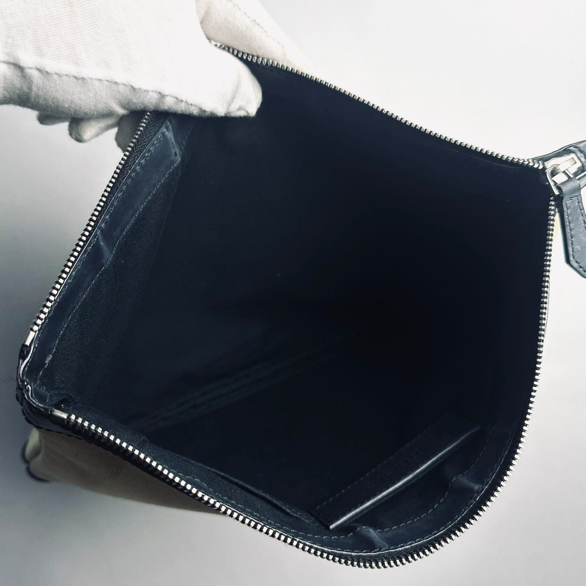 Balenciaga Black / White Everyday Medium Classic Clip M Toile / Leather Zip Clutch Folio Pouch Case