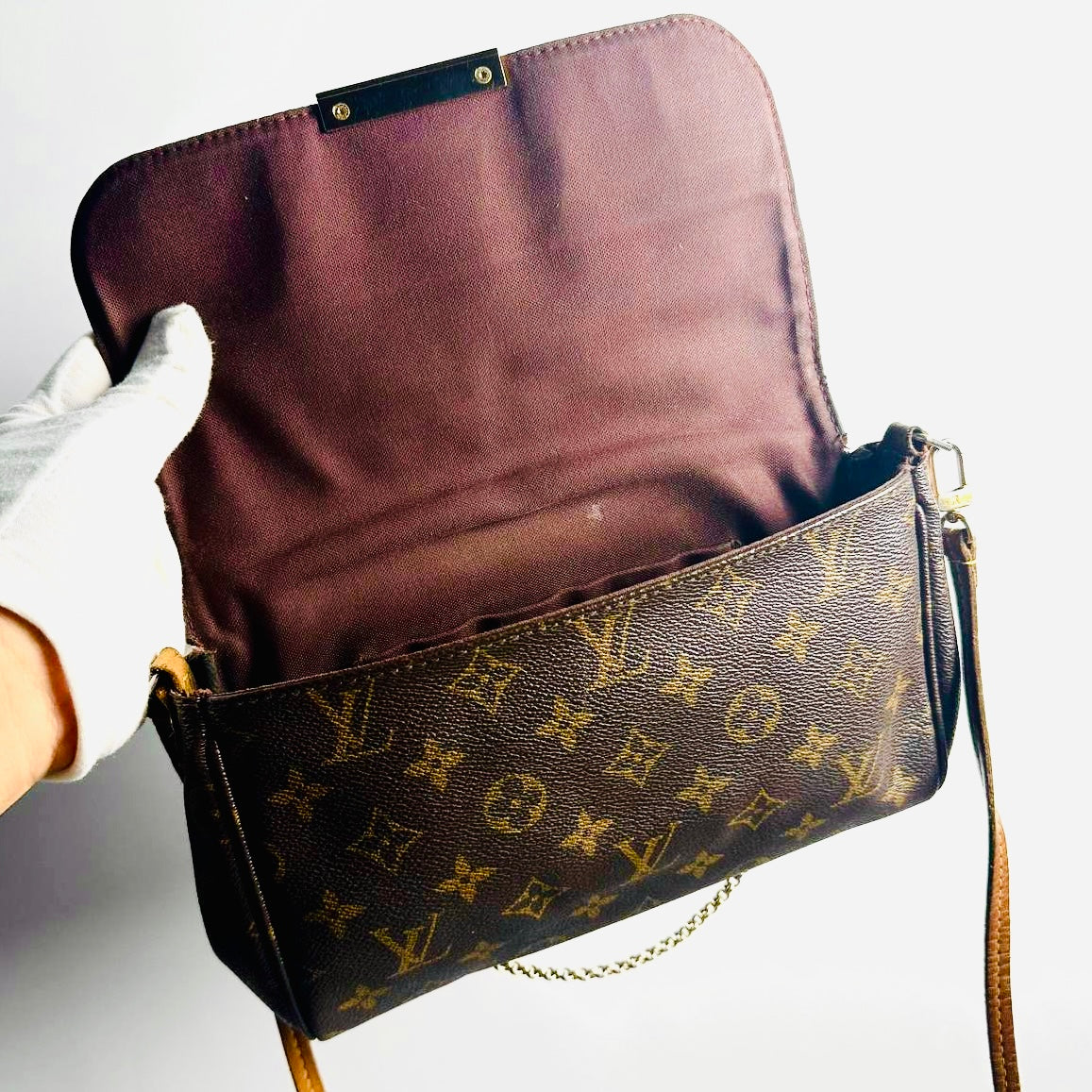 Louis Vuitton LV Favourite Monogram Logo GHW 2-Way Flap Shoulder Sling Pochette Accessories Accessoires Chain Bag