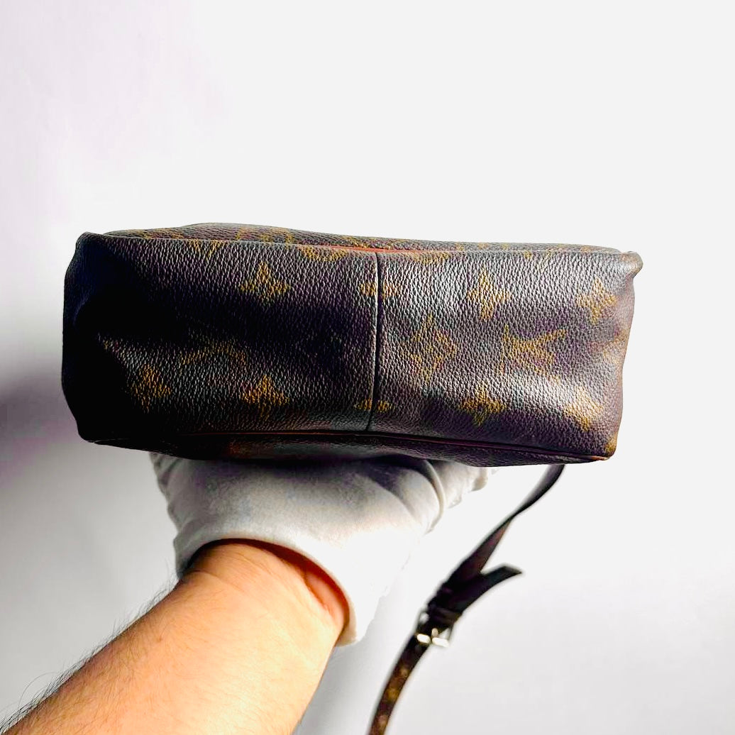 Louis Vuitton LV Danube Monogram Logo GHW Vintage Zip Camera Shoulder Sling Bag