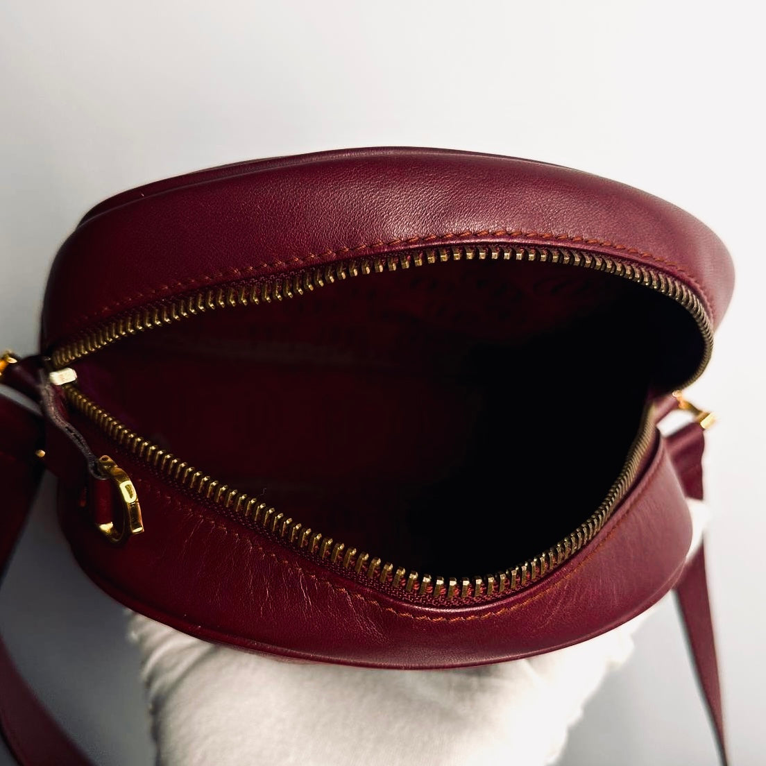 Cartier Must / Mast de Cartier Burgundy Red Maroon GHW Smooth Leather Zip Shoulder Sling Bag