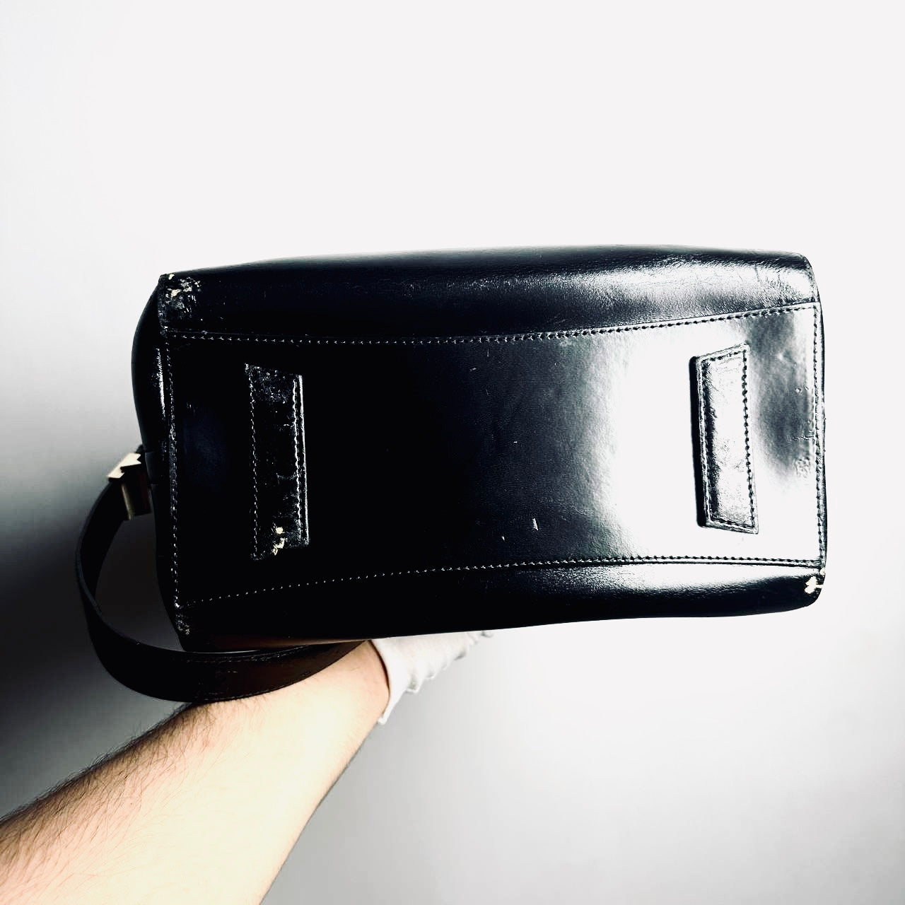 Givenchy Black GHW Small Antigona Shiny Calfskin Leather Monogram Logo 2-Way Top Handle Shoulder Sling Bag