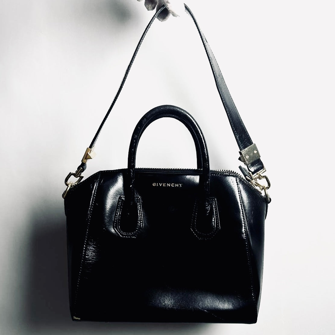 Givenchy Black GHW Small Antigona Shiny Calfskin Leather Monogram Logo 2-Way Top Handle Shoulder Sling Bag