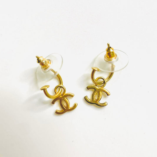 Chanel Giant CC Signature Monogram Logo Classic Gold Stud Vintage Earrings