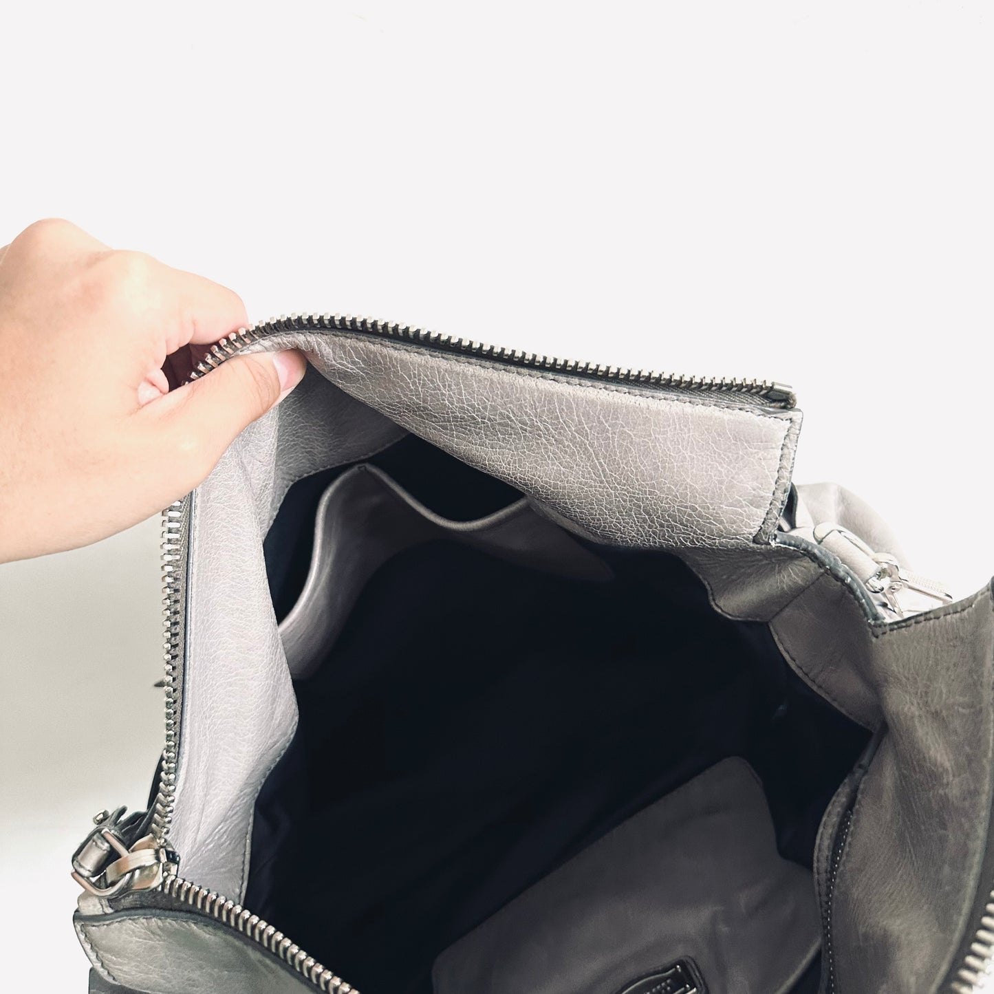 Miu Miu Grey Bow Vitello Lux Classic Logo 2-Way Shopper Shoulder Sling Tote Bag