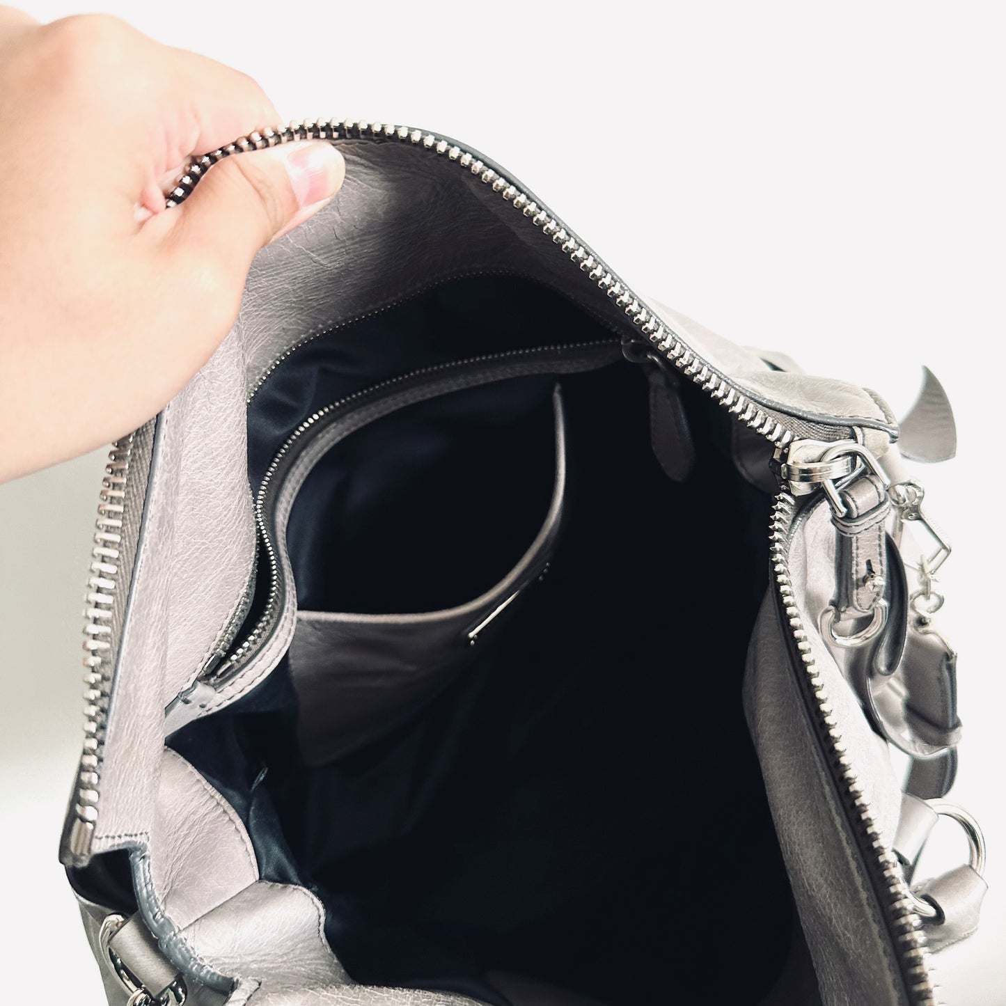 Miu Miu Grey Bow Vitello Lux Classic Logo 2-Way Shopper Shoulder Sling Tote Bag