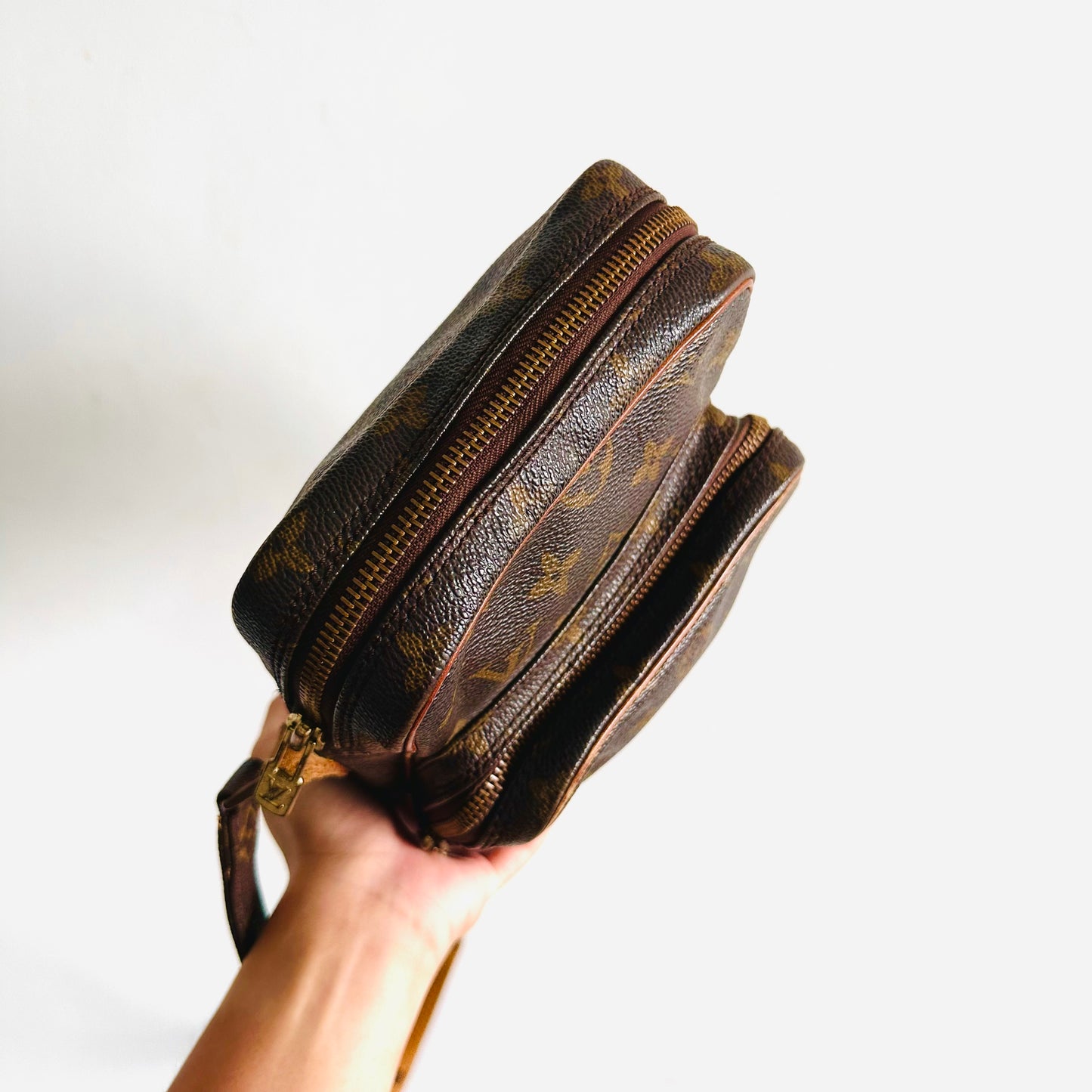 Louis Vuitton LV Amazon Monogram Logo GHW Vintage Camera Shoulder Sling Bag