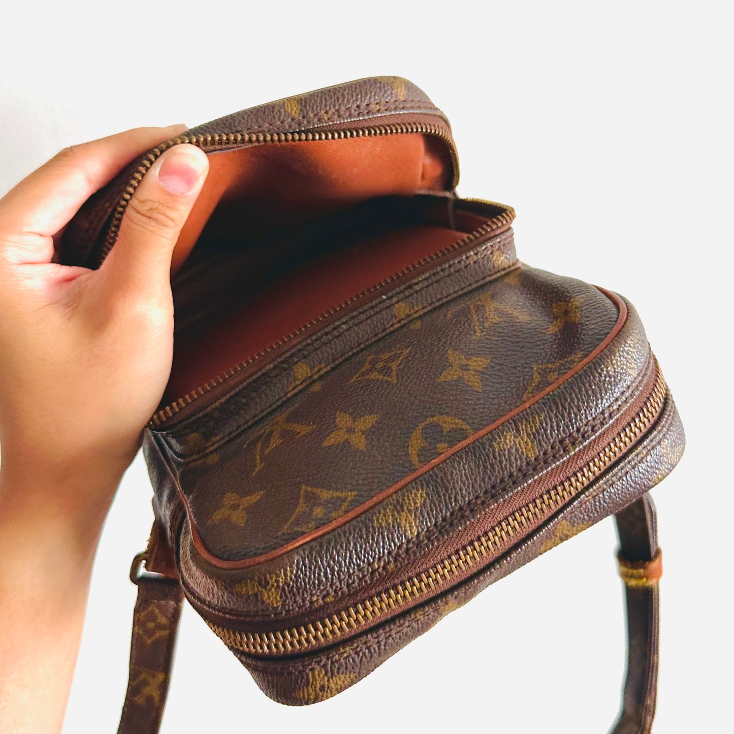Louis Vuitton LV Amazon Monogram Logo GHW Vintage Camera Shoulder Sling Bag
