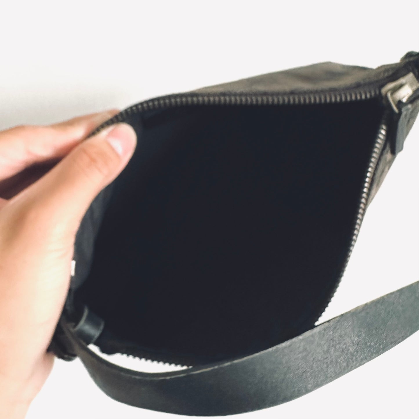 Gucci Black GG Monogram Logo Hobo Baguette Pochette Accessories Shoulder Bag