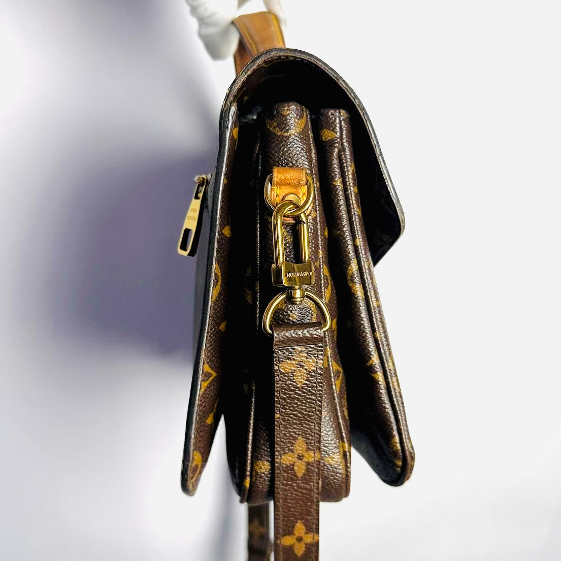 Louis Vuitton LV Pochette Metis Monogram Logo GHW 2-Way Flap Top Handle Shoulder Sling Bag