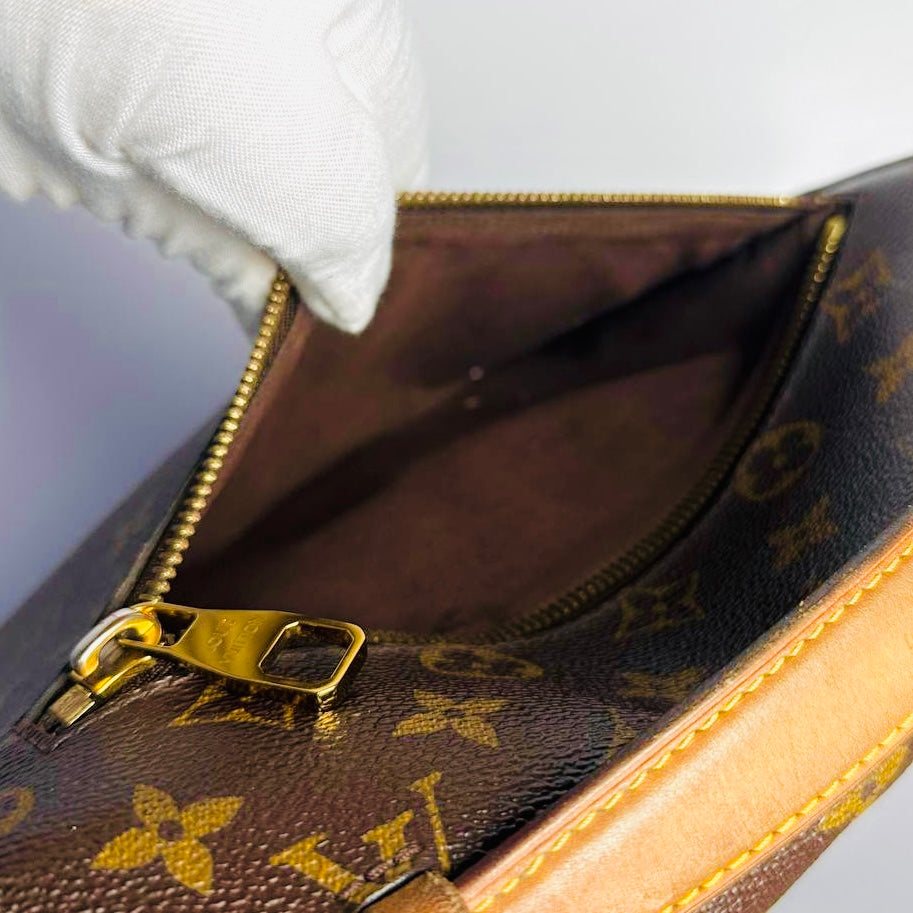Louis Vuitton LV Pochette Metis Monogram Logo GHW 2-Way Flap Top Handle Shoulder Sling Bag
