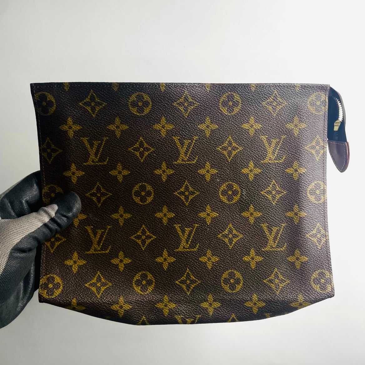 Louis Vuitton LV Monogram Logo GHW Toiletry 26 Pouch Clutch Case