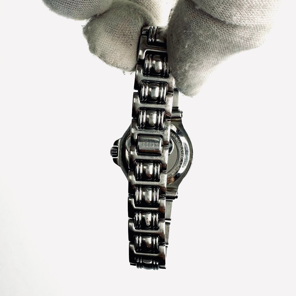 Gucci Black Round Dial Monogram Logo Stainless Steel 26MM 9040L Watch
