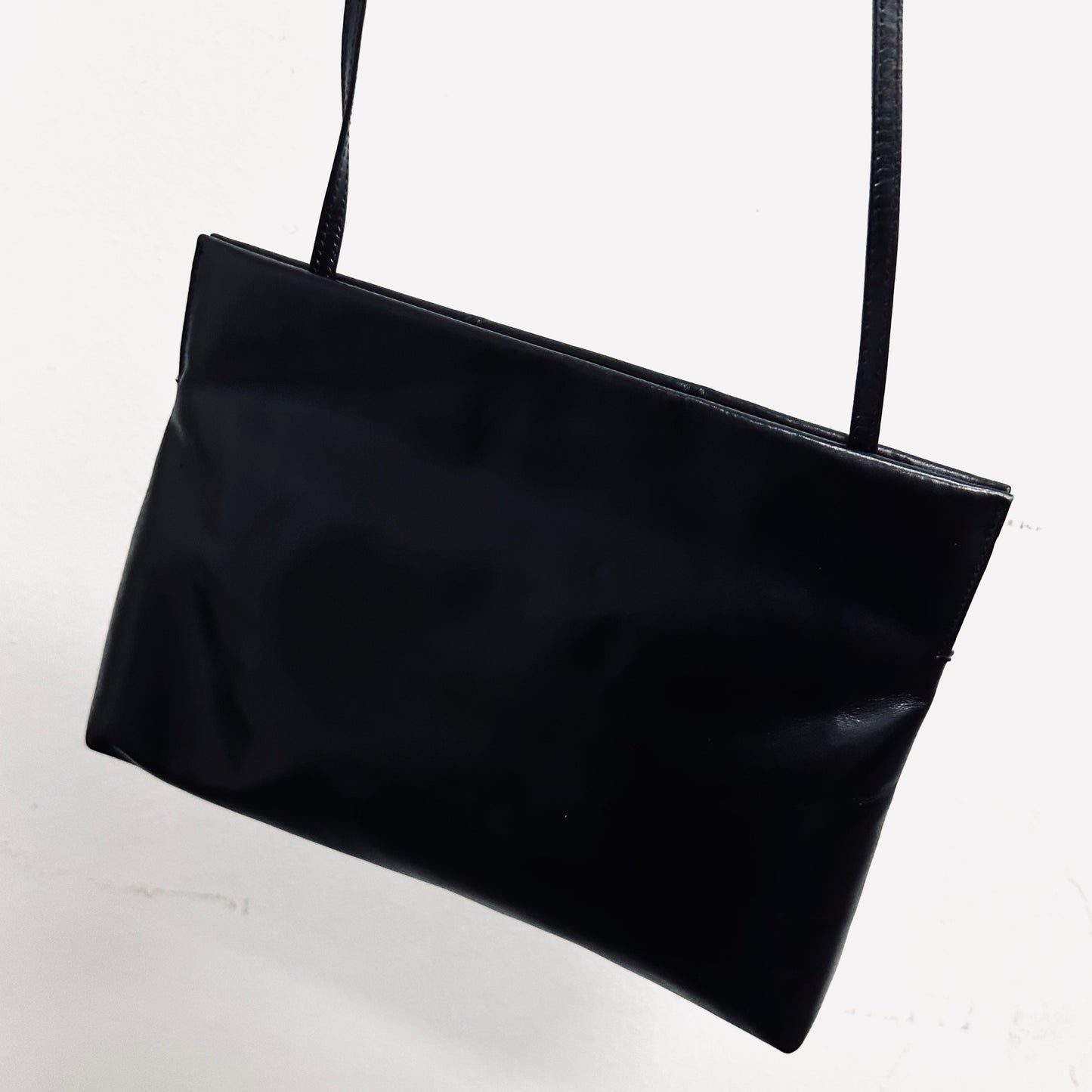 Salvatore Ferragamo Vara Black GHW Smooth Leather Bow Monogram Logo Shoulder Sling Bag