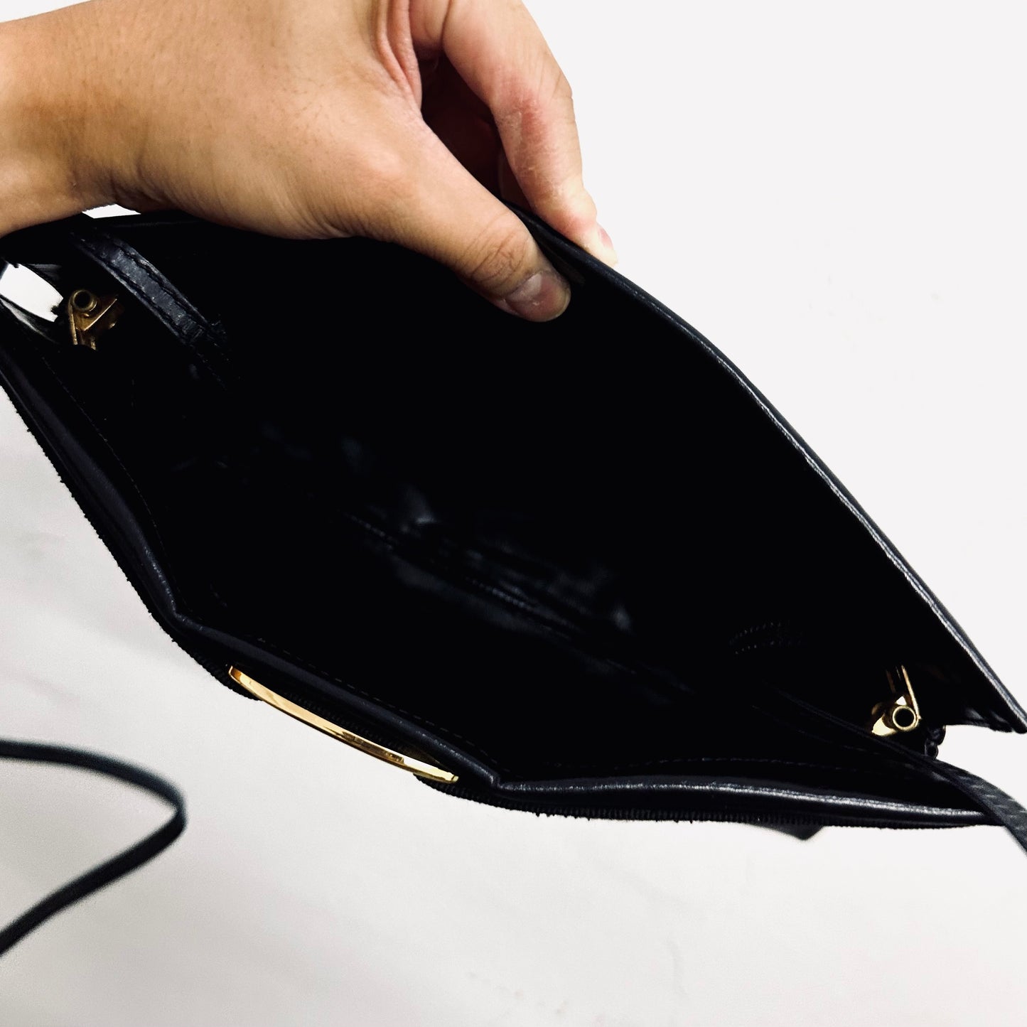 Salvatore Ferragamo Vara Black GHW Smooth Leather Bow Monogram Logo Shoulder Sling Bag