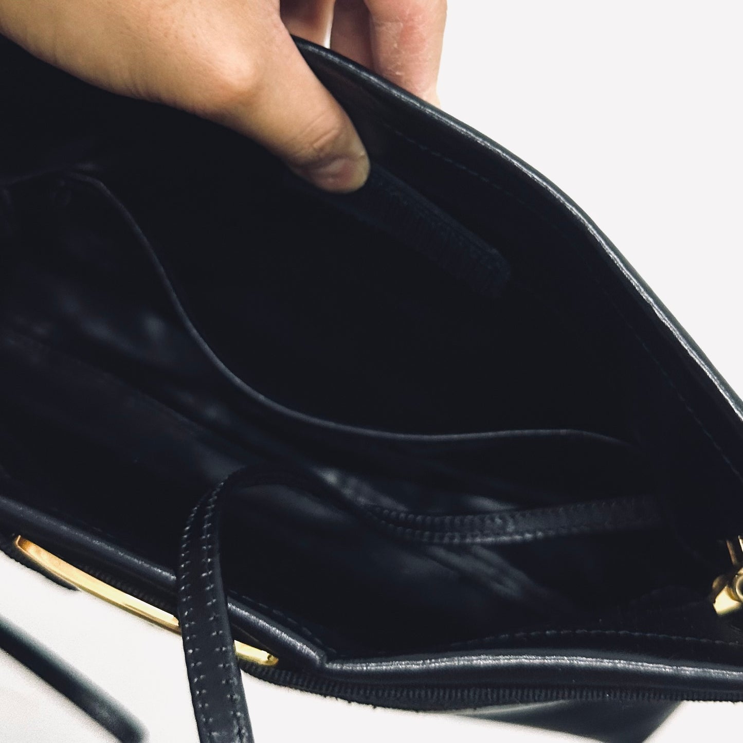 Salvatore Ferragamo Vara Black GHW Smooth Leather Bow Monogram Logo Shoulder Sling Bag