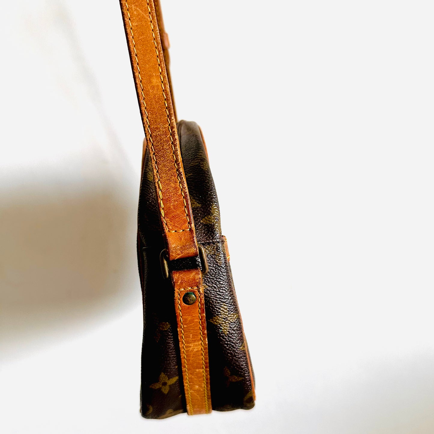 Louis Vuitton LV Senlis Blois Monogram Logo GHW Vintage Zip Camera Shoulder Sling Bag