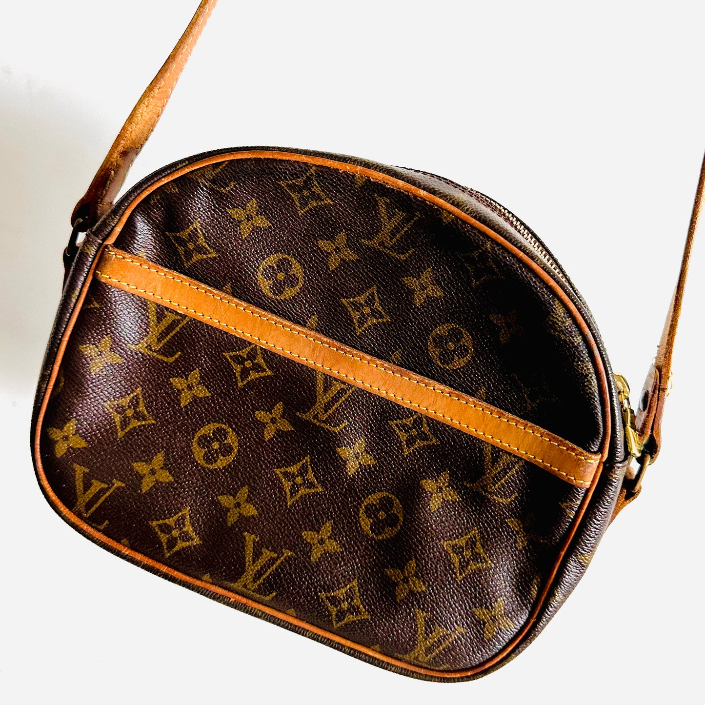 Louis Vuitton LV Senlis Blois Monogram Logo GHW Vintage Zip Camera Shoulder Sling Bag