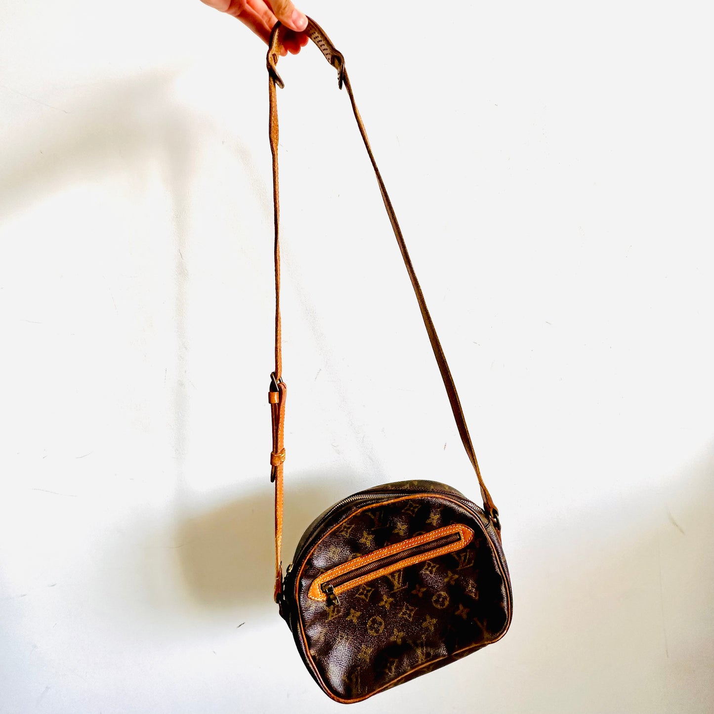 Louis Vuitton LV Senlis Blois Monogram Logo GHW Vintage Zip Camera Shoulder Sling Bag