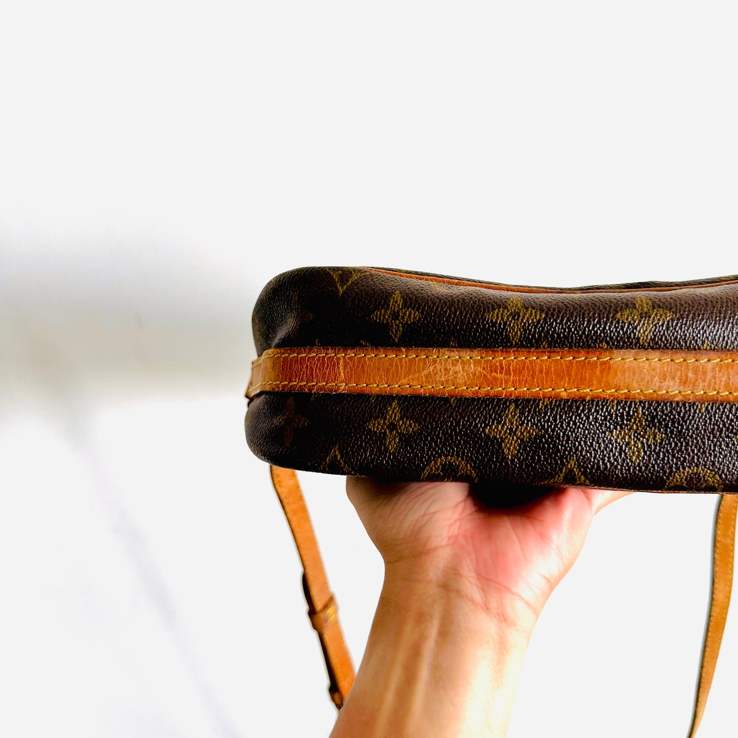 Louis Vuitton LV Senlis Blois Monogram Logo GHW Vintage Zip Camera Shoulder Sling Bag