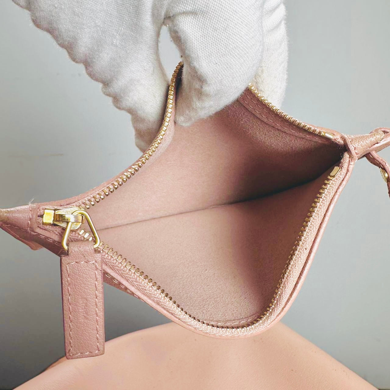 YSL Yves Saint Laurent Dusty Pink GHW Monogram Logo Sac East West Shopping Shopper Shoulder Tote Bag With Pouch