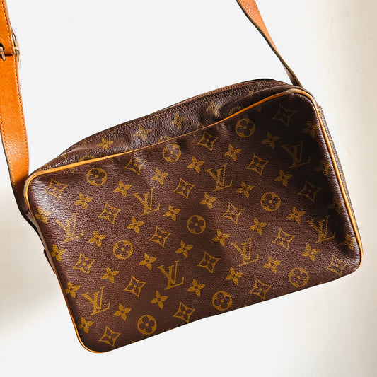 Louis Vuitton LV Monogram Logo Camera Sac Bandouliere Vintage Zip Shoulder Sling Bag