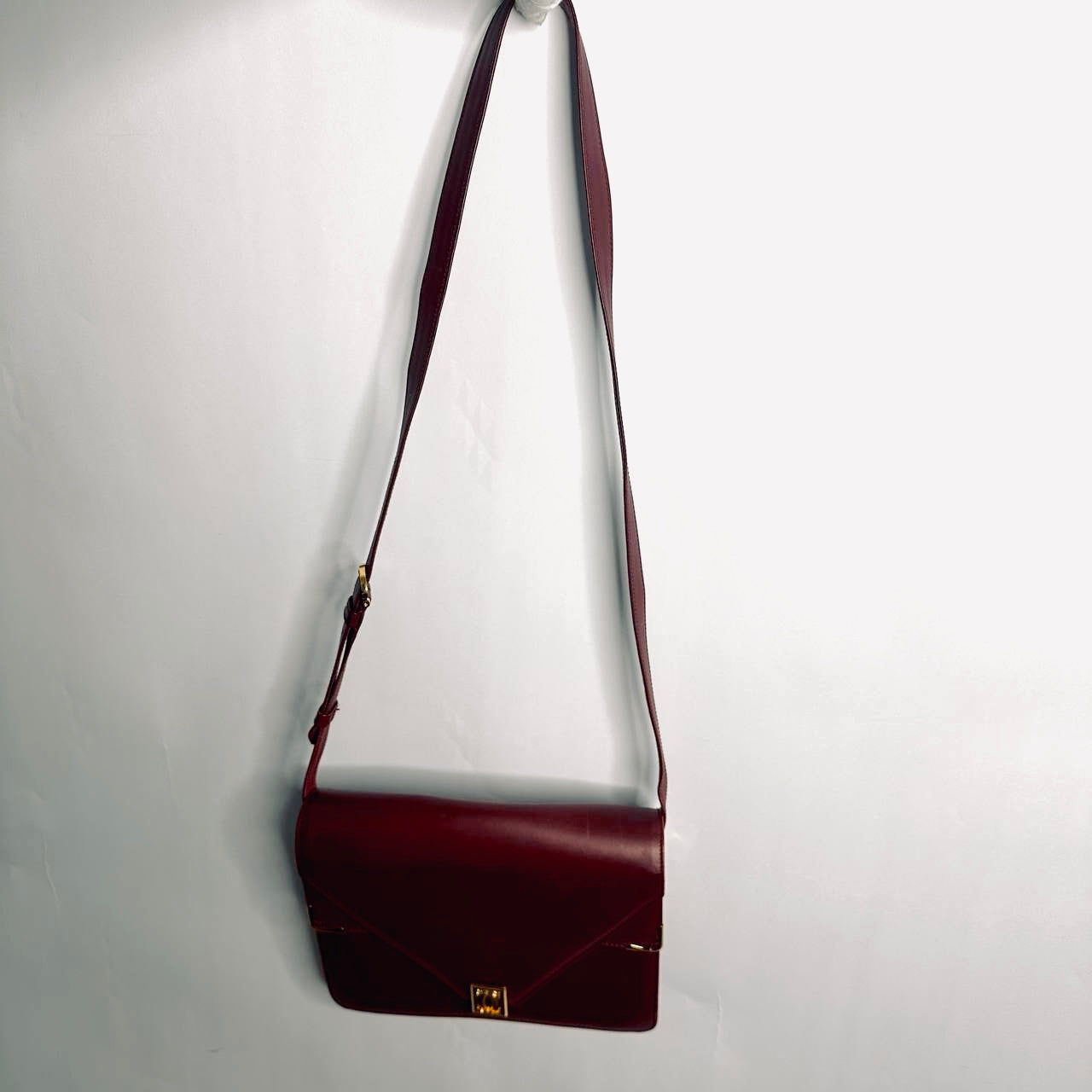 Cartier Must / Mast de Cartier Maroon Burgundy GHW Smooth Leather Flap Shoulder Sling Bag