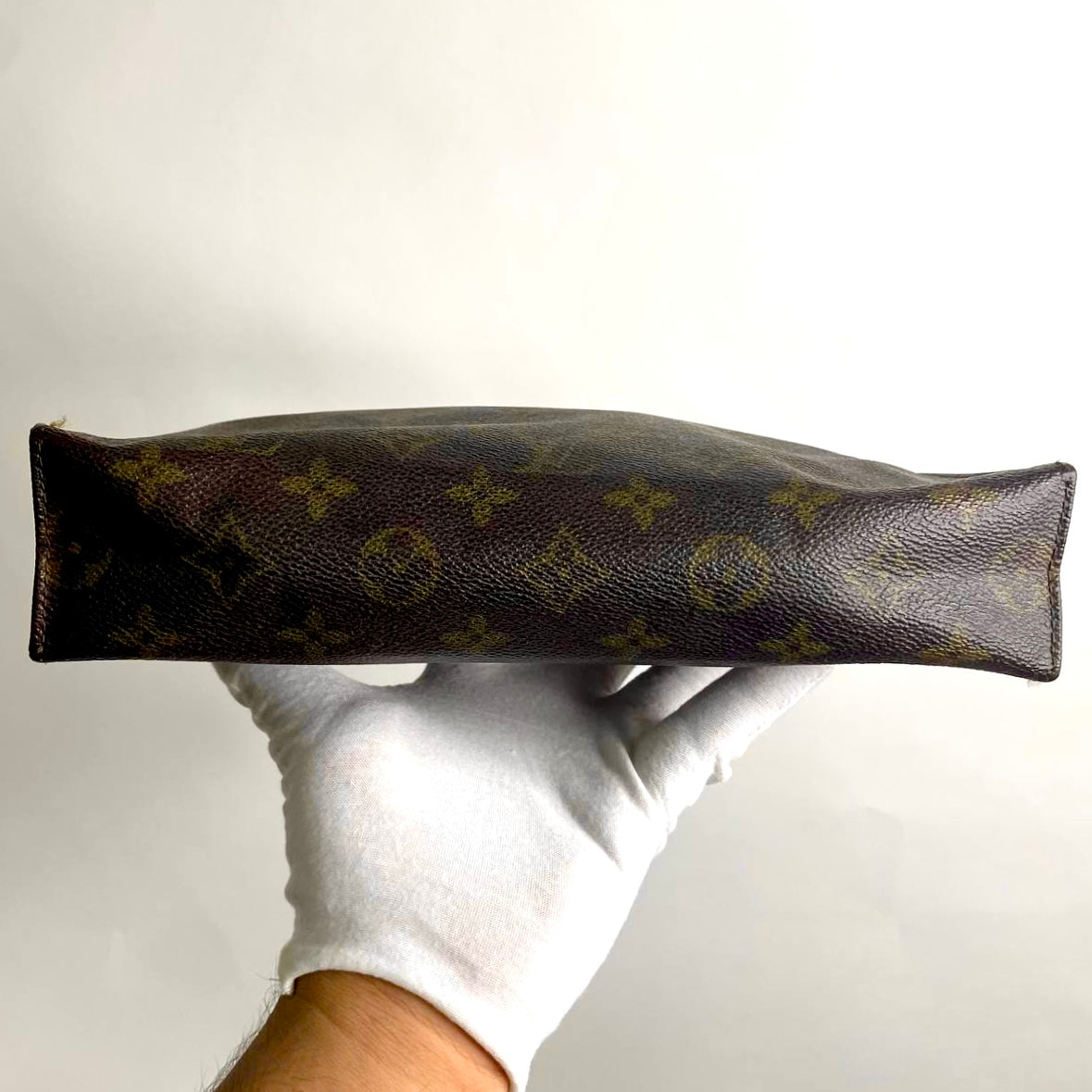 Louis Vuitton LV Monogram Logo GHW Toiletry Pouch 26 Vintage Clutch Case