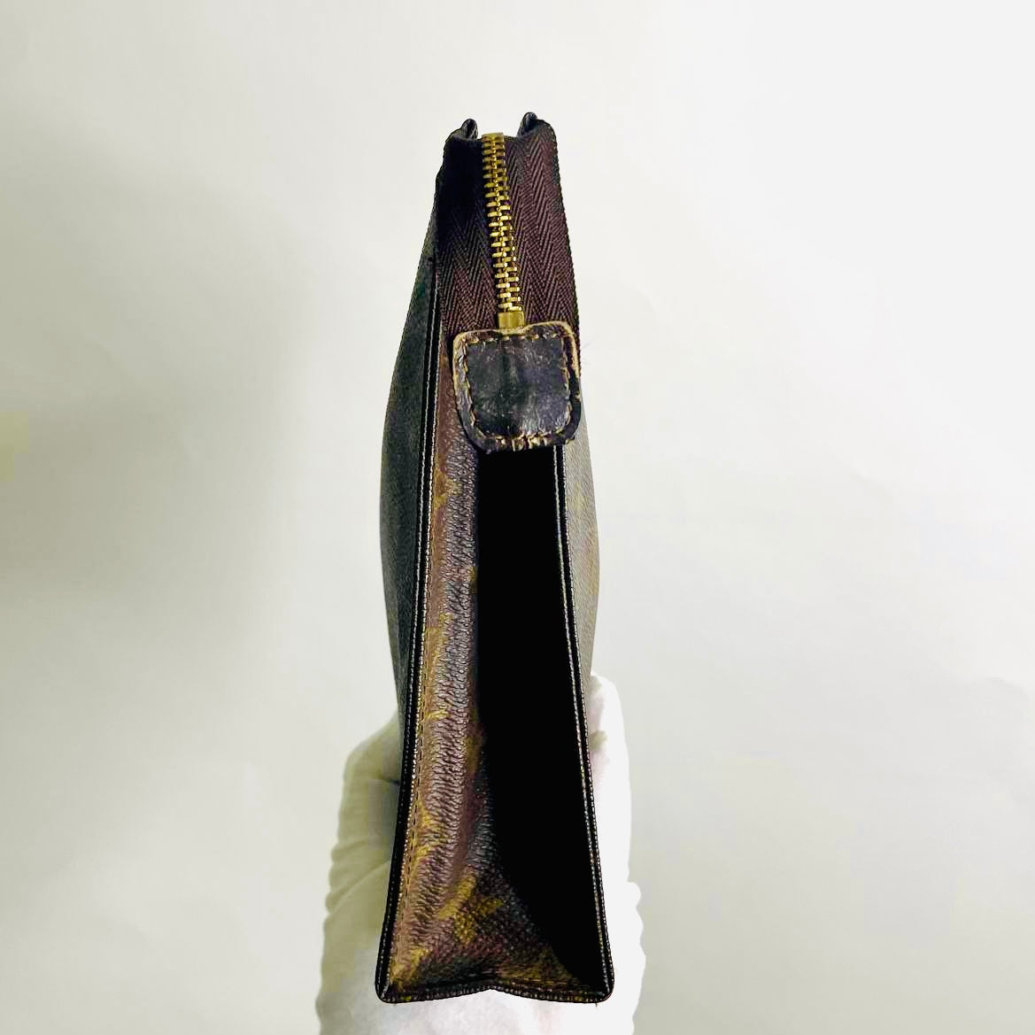 Louis Vuitton LV Monogram Logo GHW Toiletry Pouch 26 Vintage Clutch Case