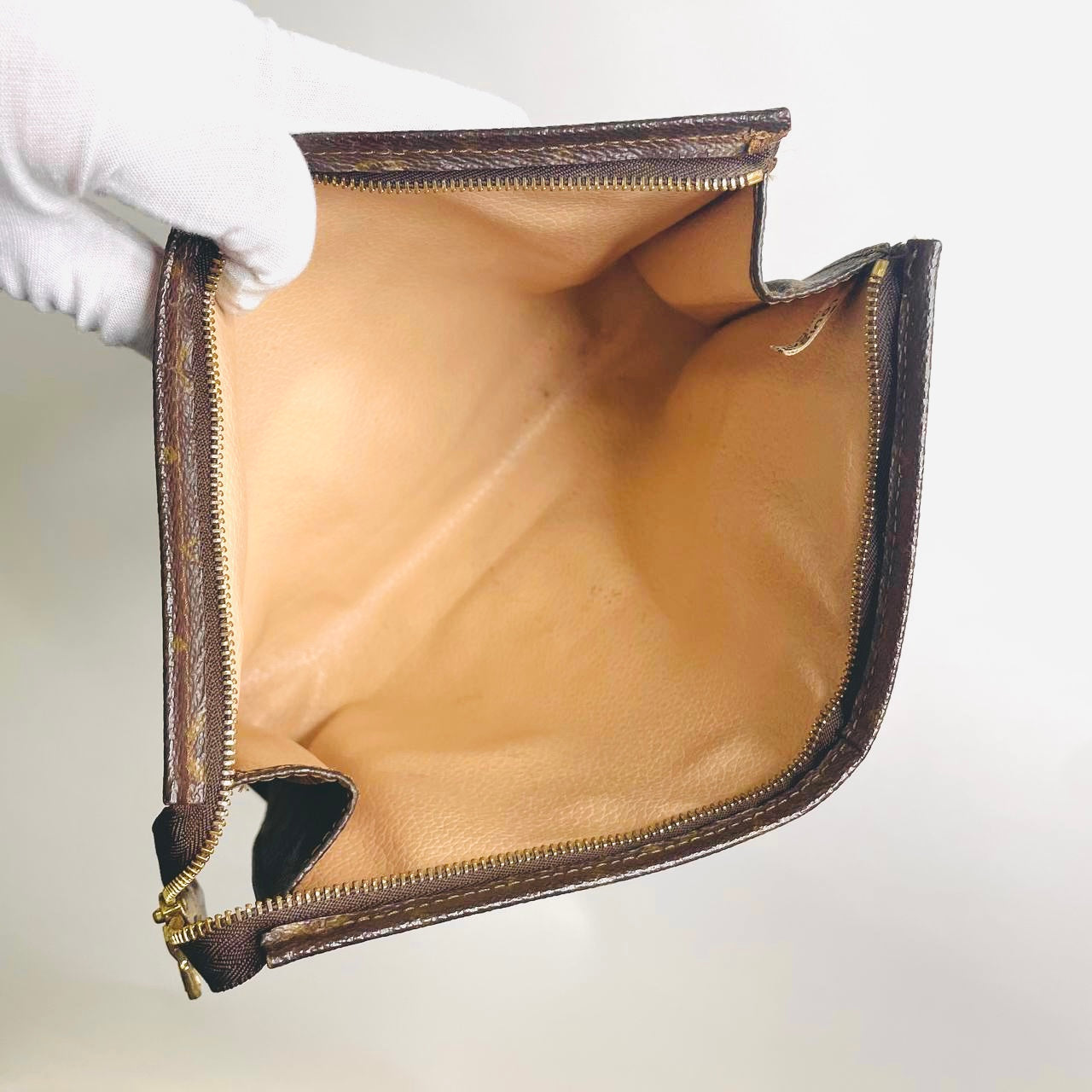 Louis Vuitton LV Monogram Logo GHW Toiletry Pouch 26 Vintage Clutch Case